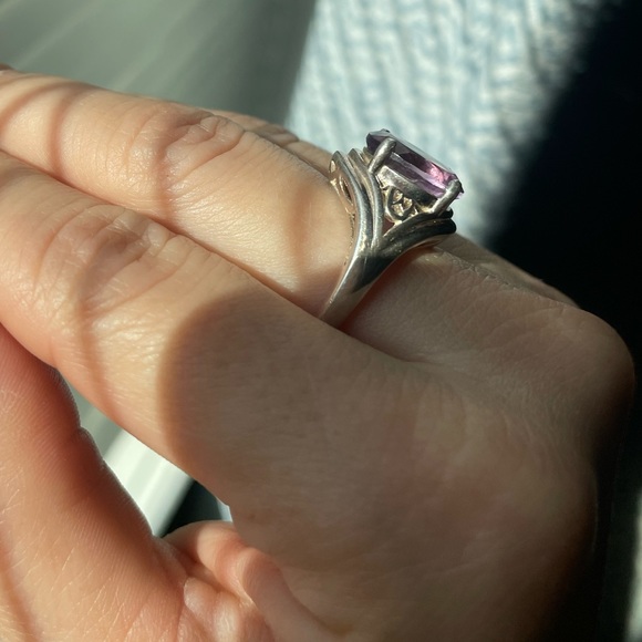 Beautiful statement ring 💍 💜 - Picture 4 of 7